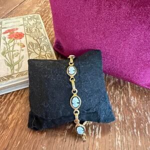 1950s vintage cameo bracelet